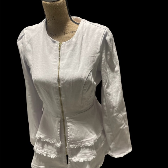 Venus | White & Black Raw-Edge Lace-Up - Picture 4 of 8